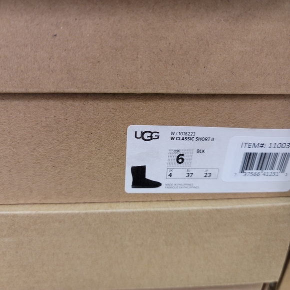 🎁UGG Ladies’ Classic Short II Boot - Picture 6 of 16